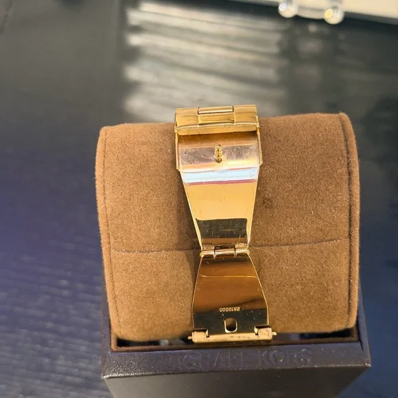 Gold Michael Kors watch - Picture 11 of 11